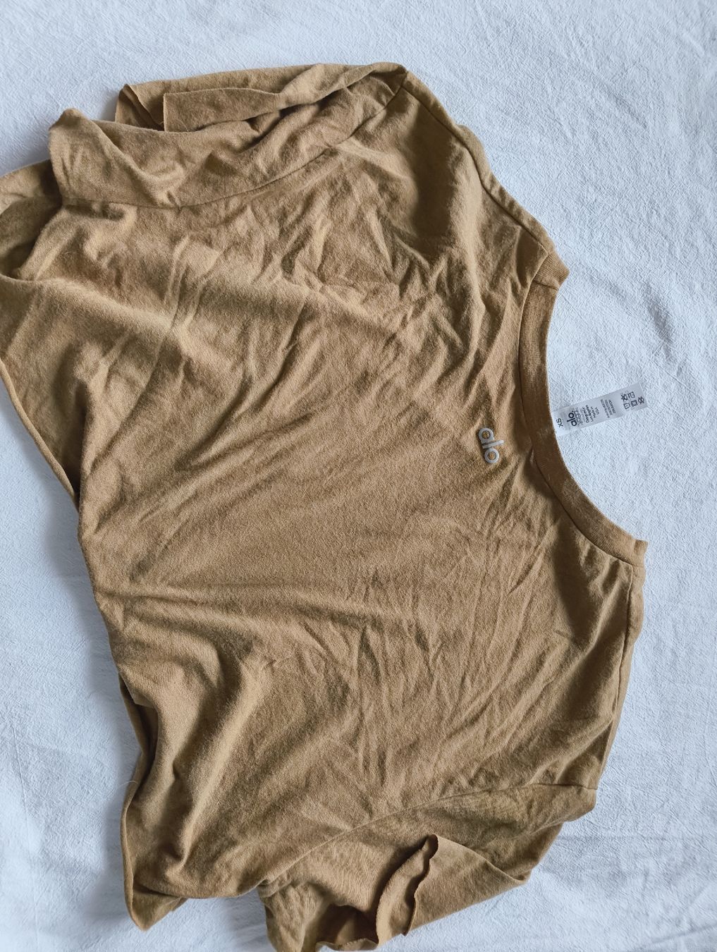 Alo Yoga Top: Alo Yoga Crop Top Tee – Usato da Stein am Rhein venduto da DaOhana 2