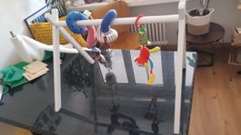 Spielbogen aus Holz weiss mit Spielzeug gebraucht
