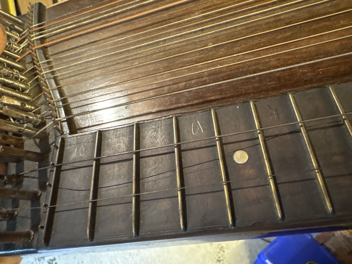 Strumenti musicali: Antike Zither mit Koffer, Holzinstrument – Usato da Liestal venduto da SladeCH 3