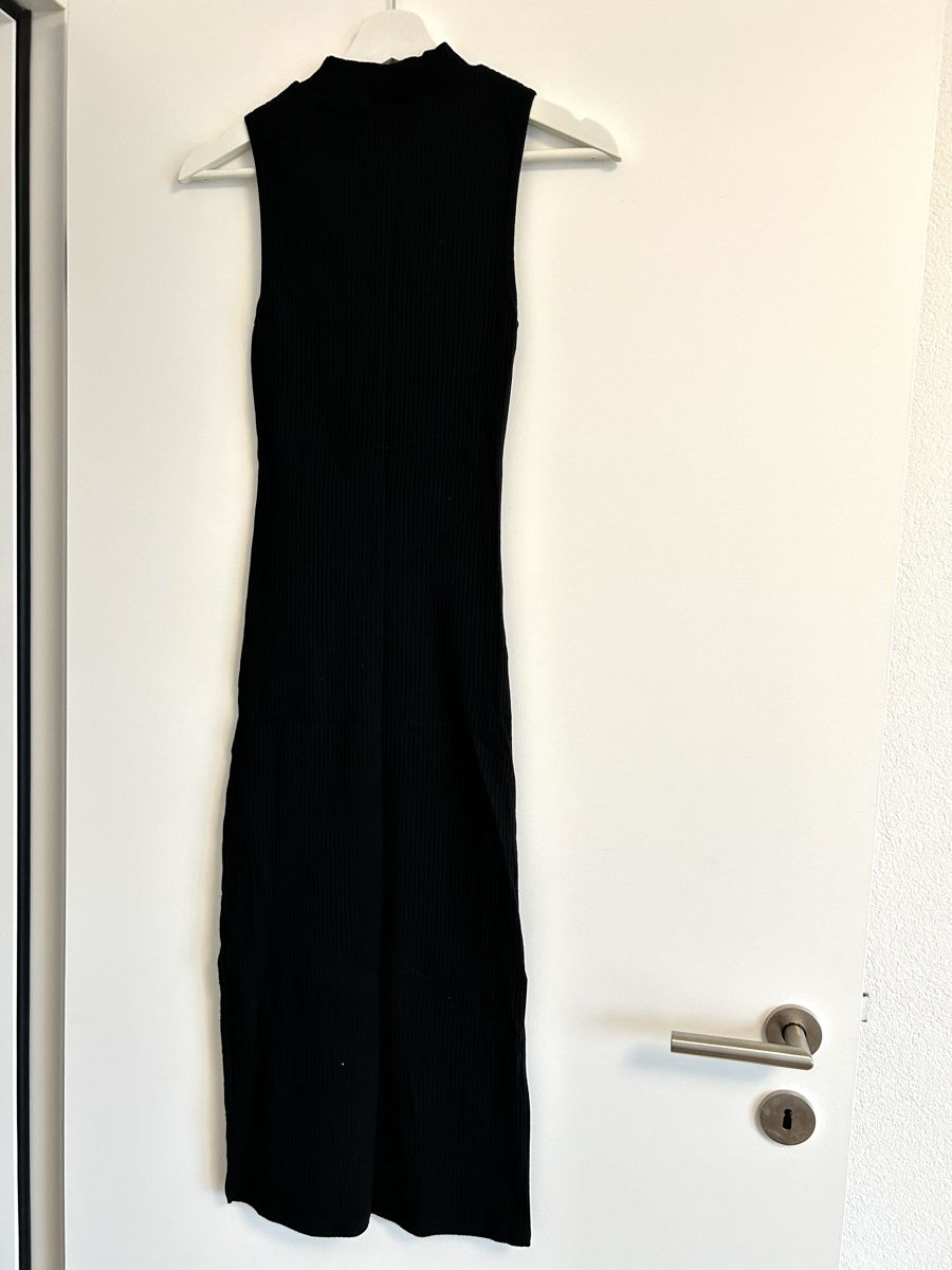 Robes: Schwarzes Kleid gerippt – D'occasion à Rorschach par fla_62jm 1