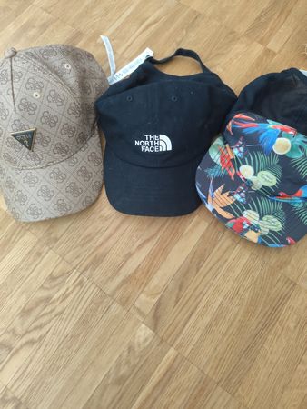 Baseballkappen 3er Set Guess North Face bunte Musterung