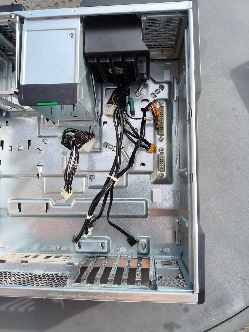 Hewlett Packard Custodie: HP Z600 Workstation Gehäuse, Case, Server PC, Leergehäuse – Usato da Meggen venduto da bigbrother_martin 8