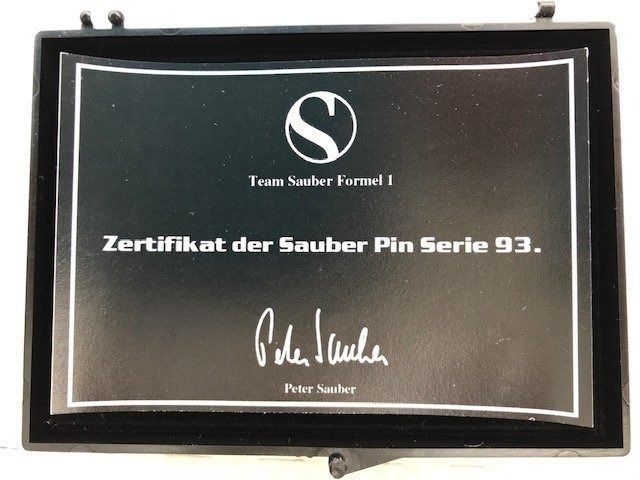 Broschen & Nadeln: Team Sauber Formel 1  -  "Pin Serie 93" – Neu und originalverpackt aus Niederscherli von Lucia16