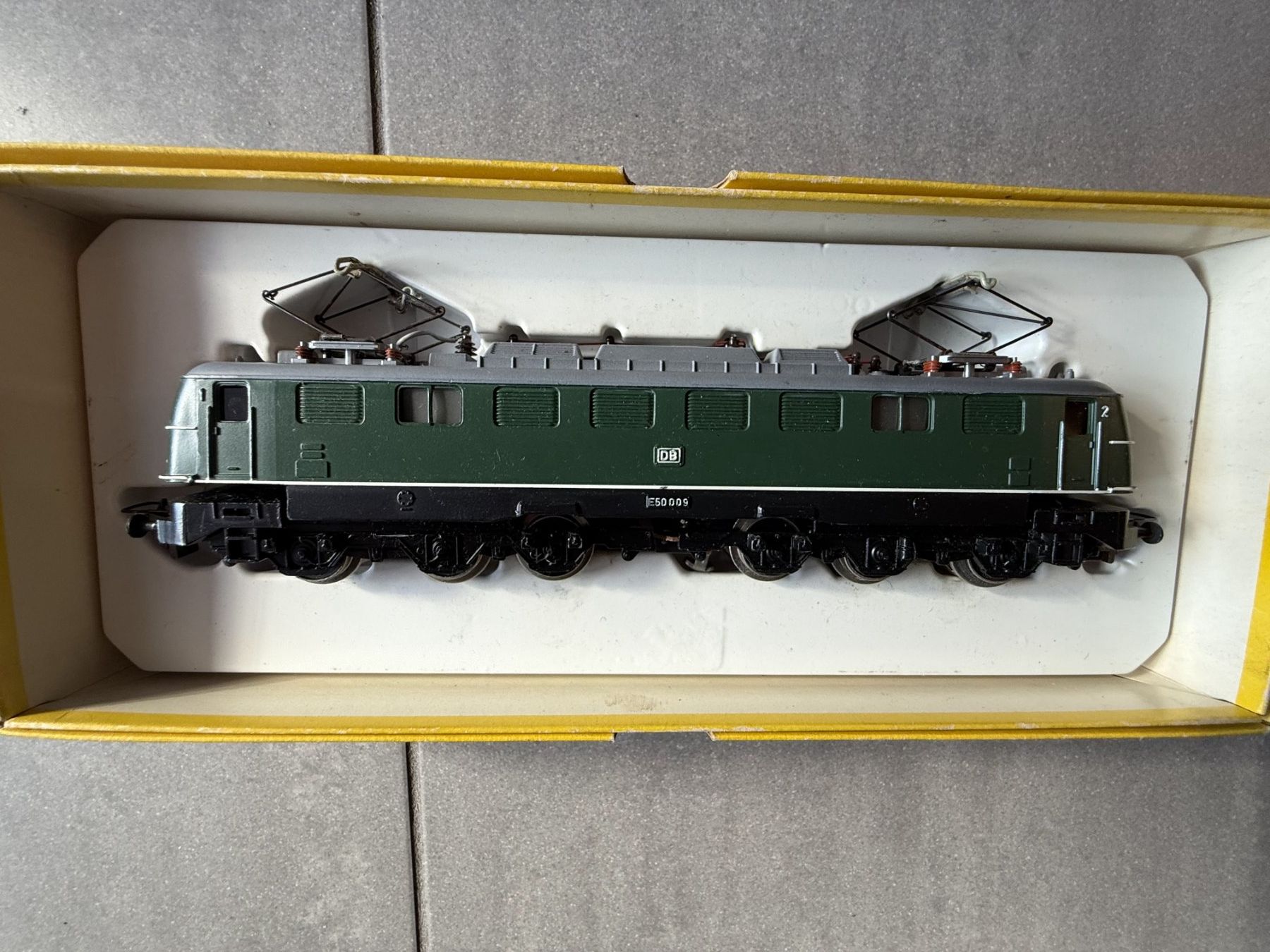 Trix Modelleisenbahnen: Trix Express Lokomotive Baureihe E50, 8 Weichen – Gebraucht aus Fällanden von Roli12