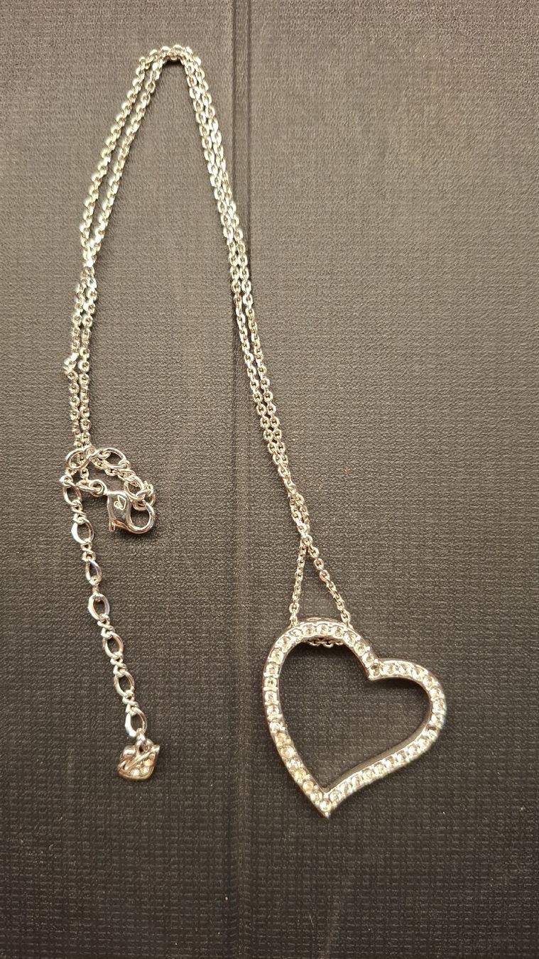 Swarovski Catenine: Halskette Herz mit Zirkonia versilbert – Usato da Schnottwil venduto da Cici89
