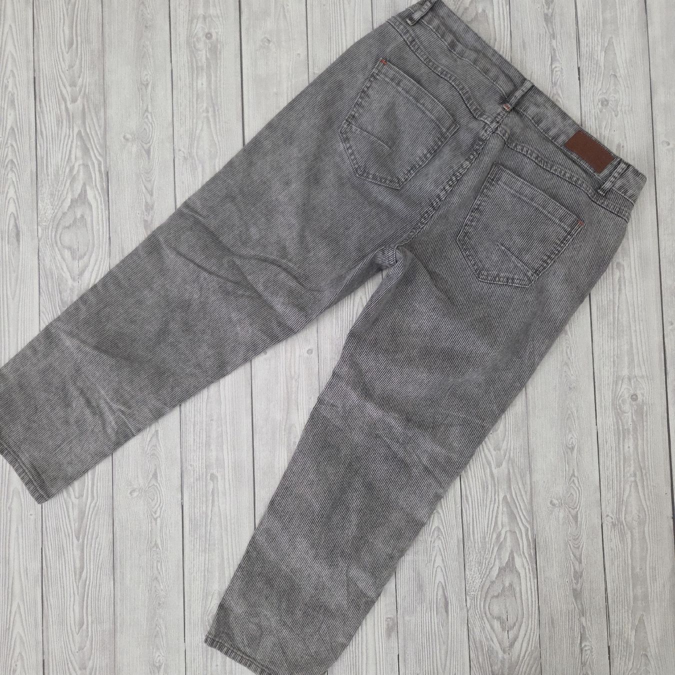 Pantalons: Sommerhose 7/8, Gr. 40, grau gestreift – D'occasion à Näfels par CH.Kchlineknopf 1