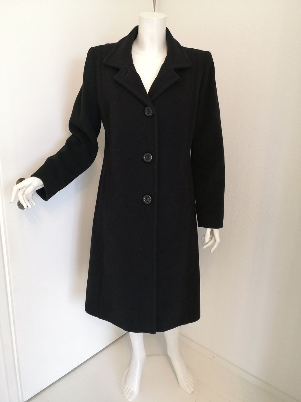Cappotti: 🤩MILO COATS MANTEL SCHWARZ LANG – Usato da Olten venduto da Naja-Twins-Twins 3