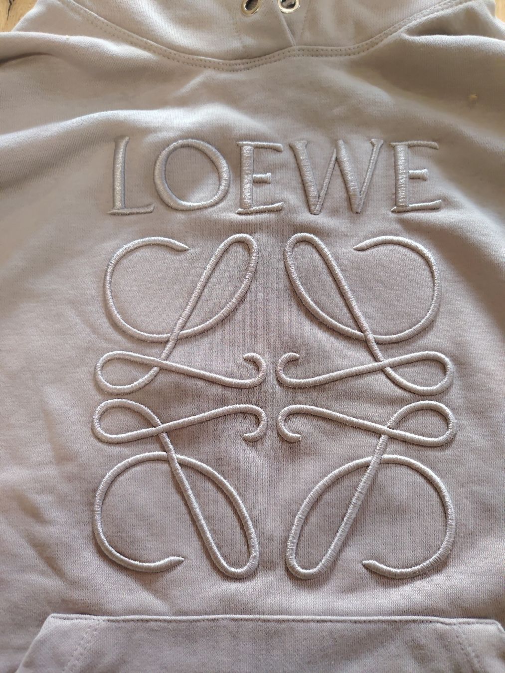 Loewe Pullover & Sweatshirts: Loewe Kapuzenpullover grau – Gebraucht aus Matzingen von sel_h9dl 1
