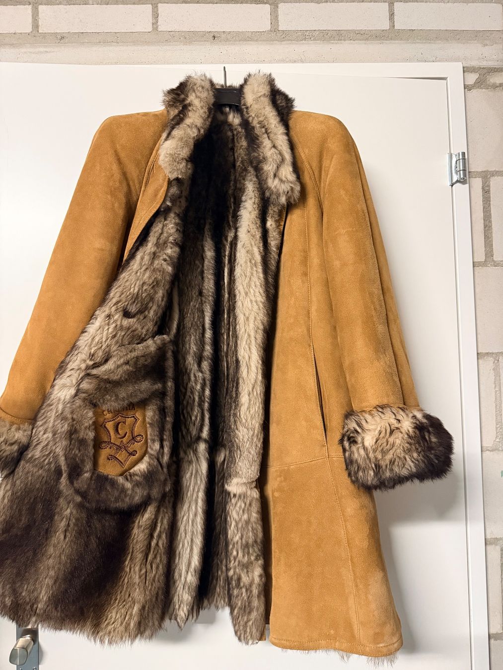 Cappotti: Cappotto in pelle scamosciata e pelliccia 44 – Usato da Liestal venduto da HAELV 1