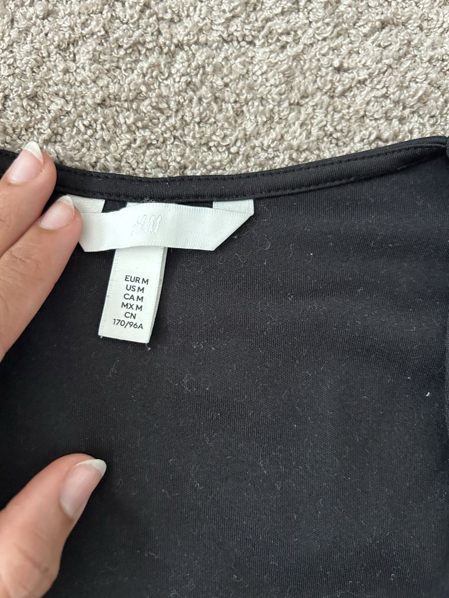 H&M Top: H&M Top | Gr M – Nuovo (secondo la descrizione) da Kloten venduto da lga_zy7n 1