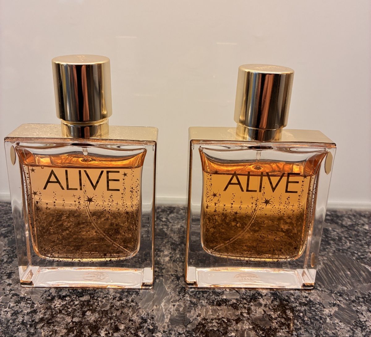 Hugo Boss Parfums & Eau de Toilette: Boss Alive Parfum – D'occasion à Moleson-s-Gruyeres par Mosaikplastik