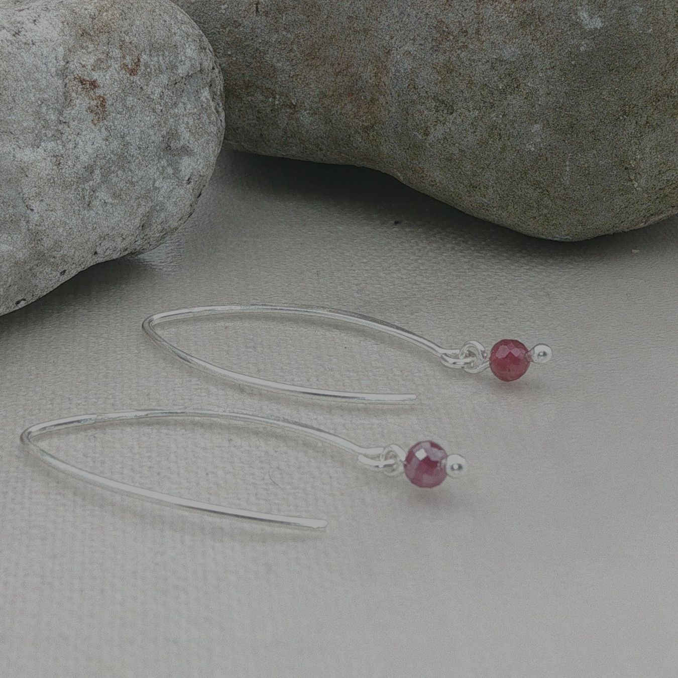 Olga Ribler Ohrringe & -stecker: Feine Ohrringe mit Granate in Silber – Neu (gemäss Beschreibung) aus Luzern von Schmuckoutlet 1