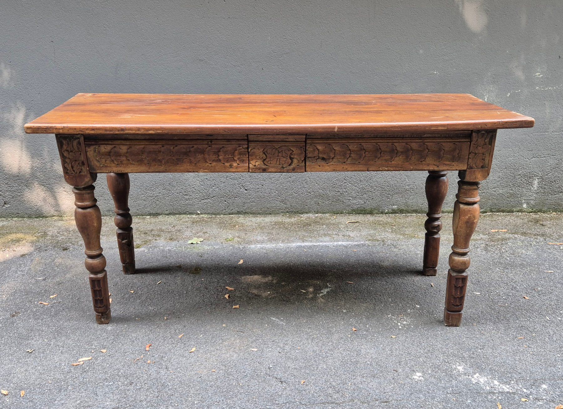 Tische: Nussbaumtisch von 1713 – Gebraucht aus Luzern von Louis-XVI 1