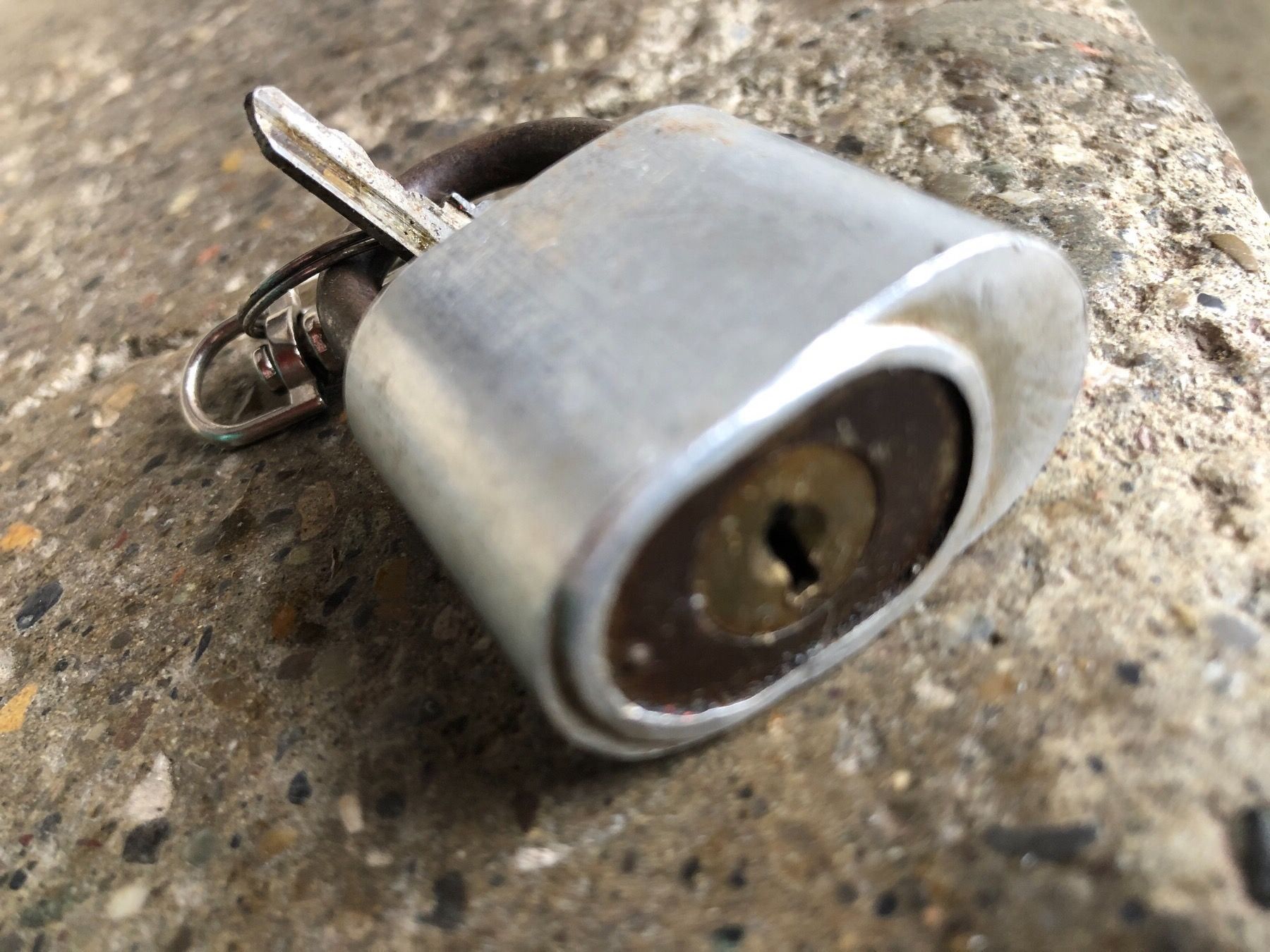 Cadenas: Altes schloss – D'occasion à Reinach AG par rares75 3