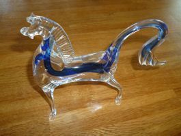 Glasfigur Pferd mit blauem Streifen