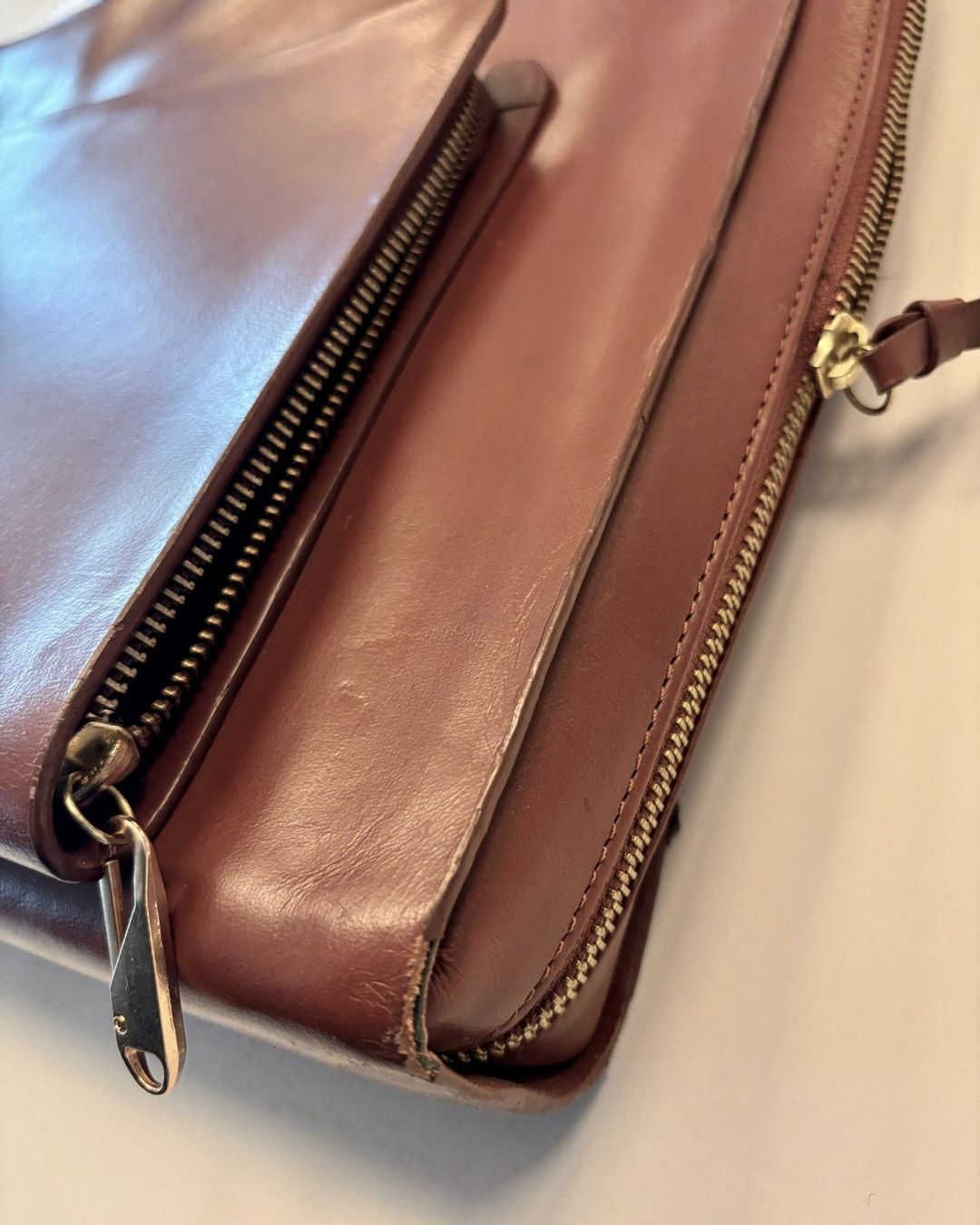 Taschen: 16" Laptoptasche Echtleder von ROYAL REPUBLIQ – Gebraucht aus Birmensdorf ZH von CAS-ZRH 5
