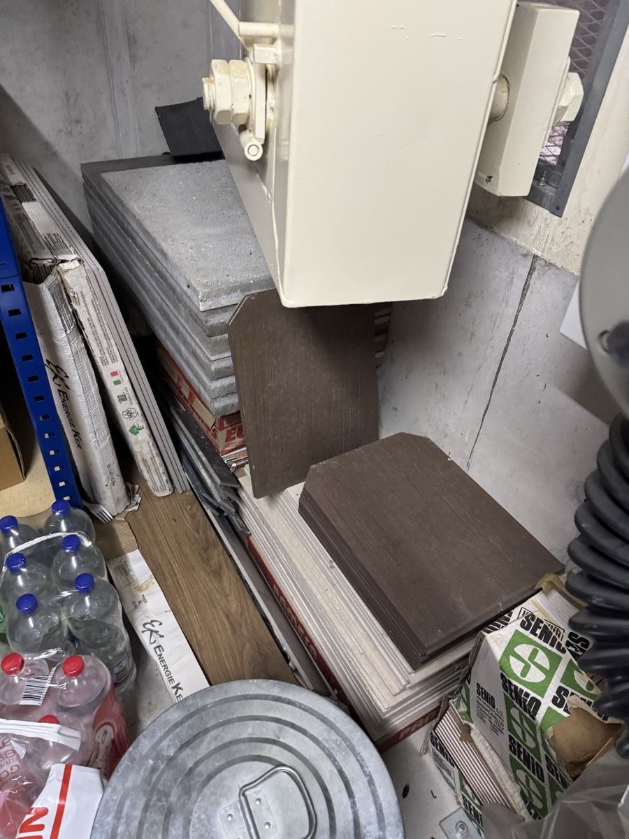 Servierplatten: Diverse Bodenplatten, Wandplatten und Dachziegel – Gebraucht aus Hofstetten SO von Tim8878 3