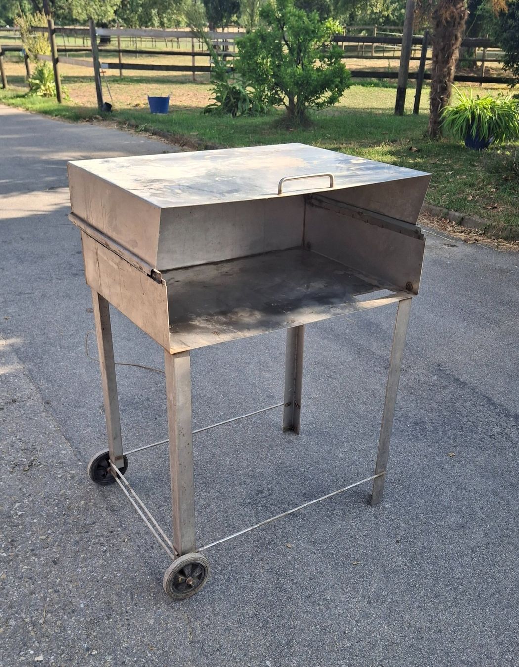 Tavoli: Edelstahltisch mit Deckel und Rollen gebraucht – Usato da Weinfelden venduto da desty01 1