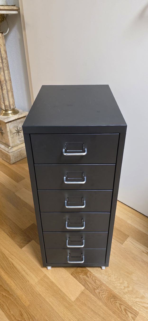Commodes: Schwarzes Schubladenmöbel aus Metall – D'occasion à Kaufdorf par Nati-Nati 1
