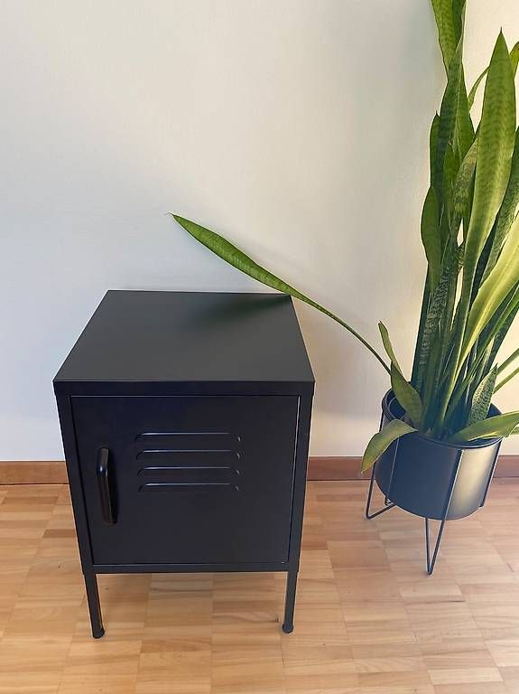 Comodini: Black metal bedside cabinet locker style – Nuovo e nell'imballaggio originale da Nyon venduto da ako_k6ln