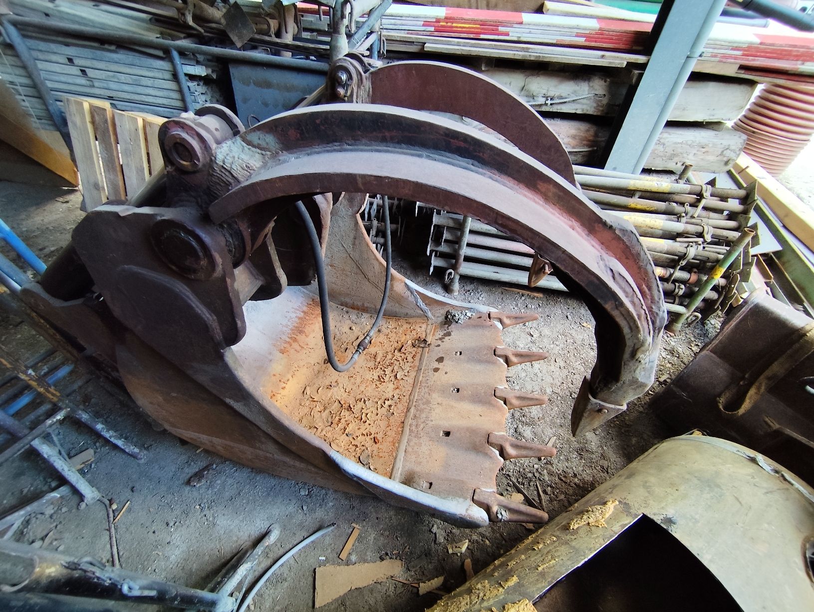 Greifer: Bagger Greifer, Steinzange, Greiflöffel, Baggerlöffel – Gebraucht aus Unteriberg von T08 6