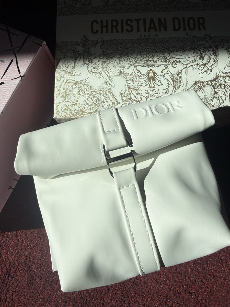 Dior Profumi & Eau de Toilette: Dior Set (perfume and pouch) – Nuovo (secondo la descrizione) da Luzern venduto da sas_r89l 3