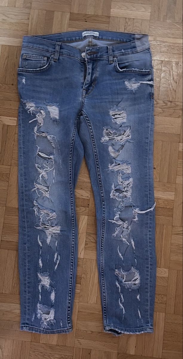 Zara Jeans: Stylish Zara Distressed Blue Denim Jeans – Gebraucht aus Glattbrugg von Lara_G06