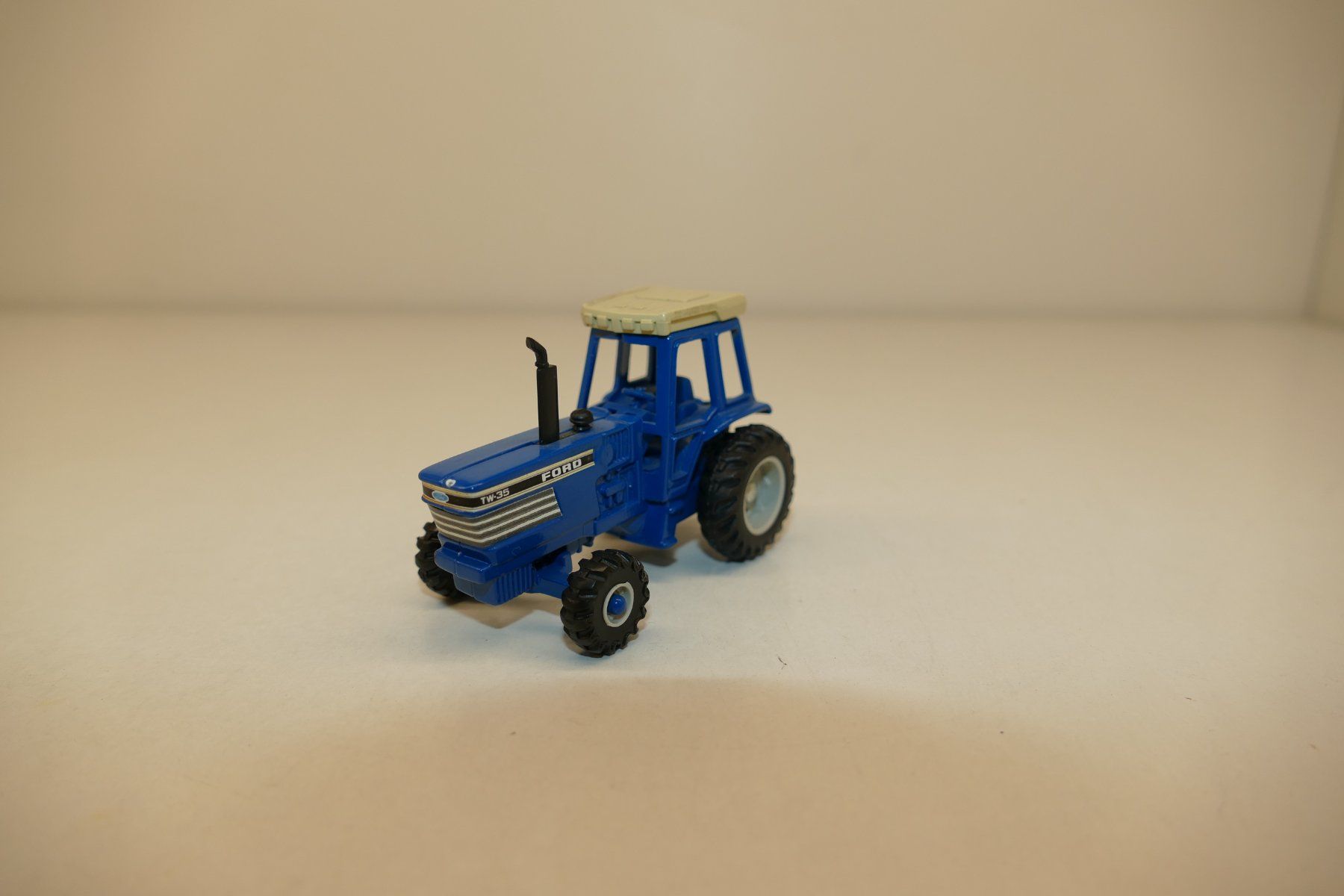 Ford Modellini d'auto: ERTL Metallmodel: Ford TW-35 Traktor – Nuovo (secondo la descrizione) da Niederhasli venduto da rail-duerst