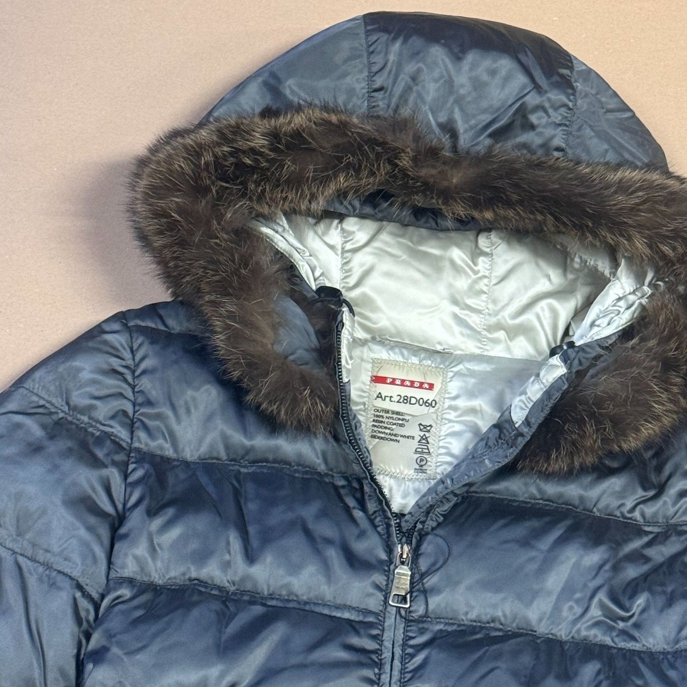 Prada Giacche: Prada vintage nylon down fur-trimmed jacket – Usato da St. Gallen venduto da sourced_limited 1