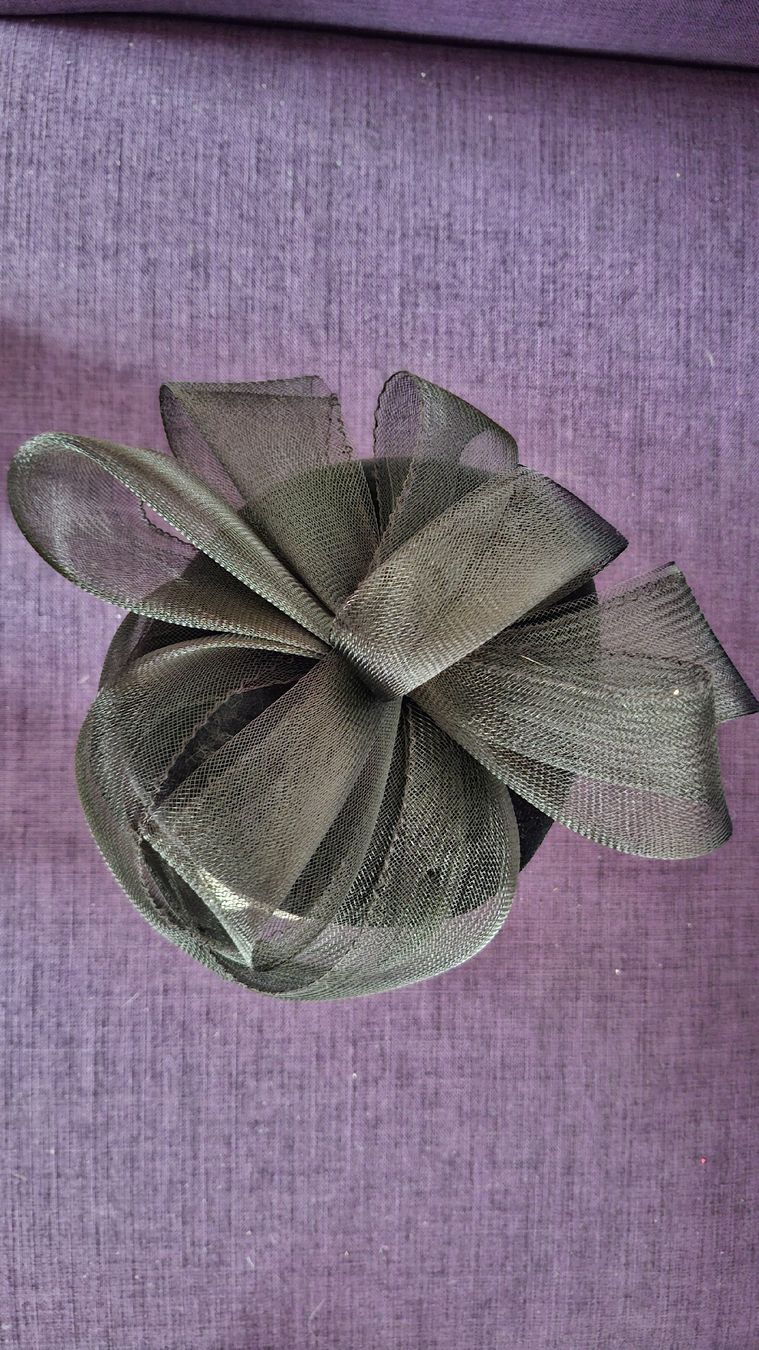 Copricapi, berretti & cappellini: Schwarzer Sinamay Fascinator, Cocktailhut – Usato da Winterthur venduto da DanielaB07 1