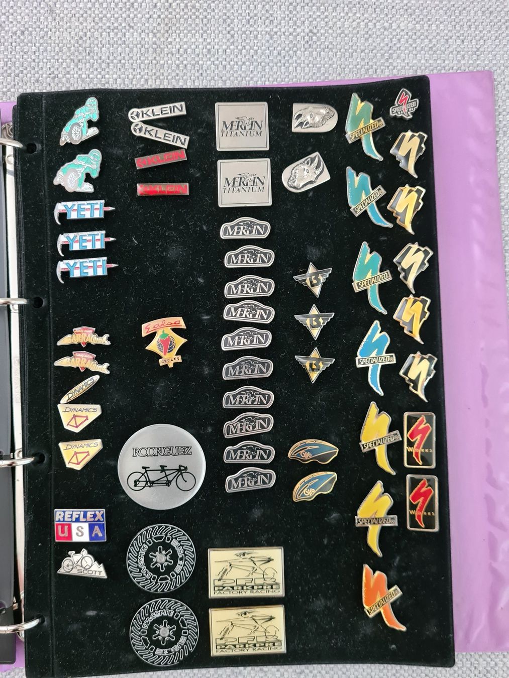 Plaquettes & Badges: Grosse Pin Sammlung – D'occasion à Bern par FRG-EAST 1