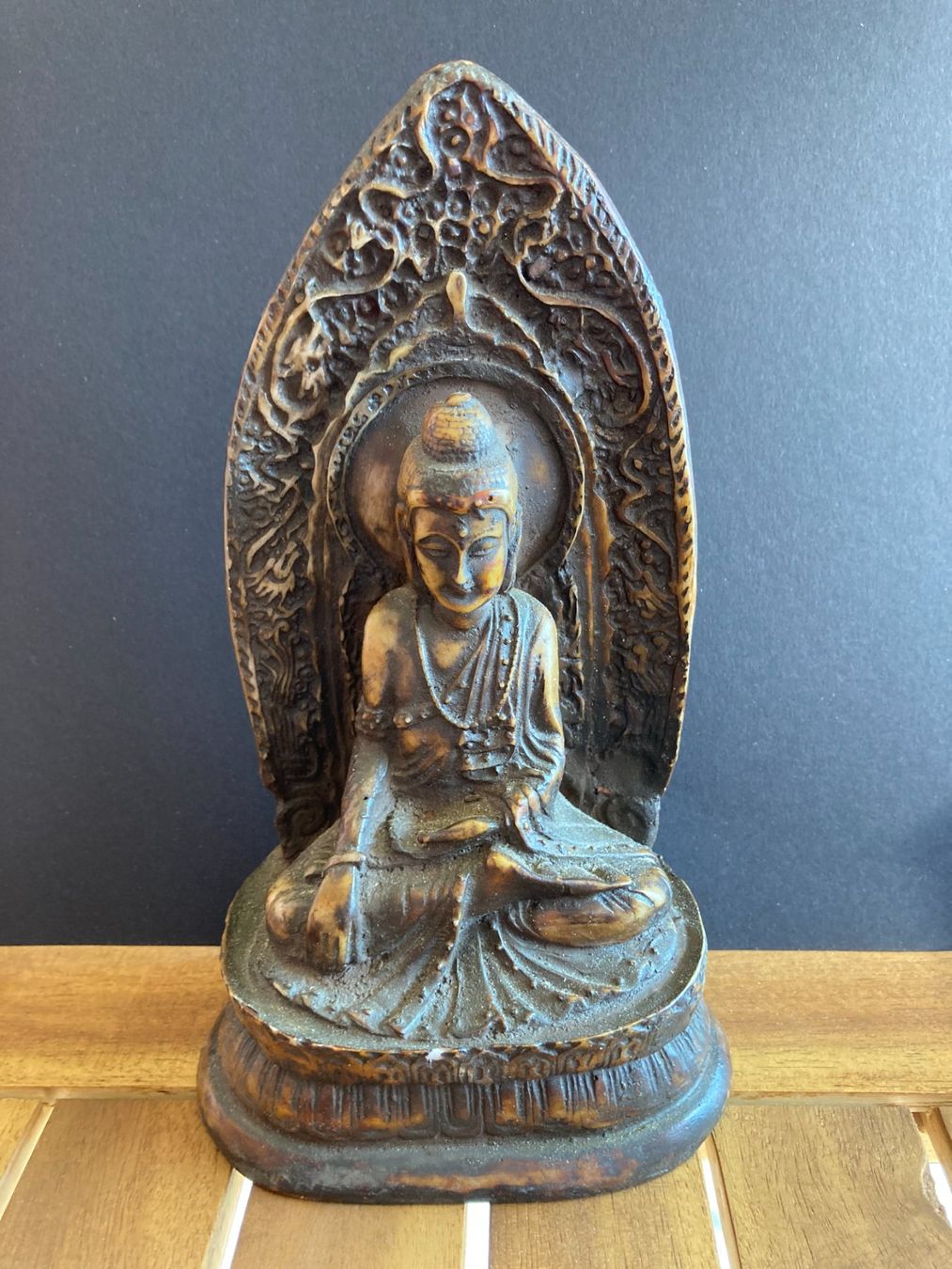 Figurines: Buddha-Figur "Holz oder Modelliermasse" 19cm hoch – D'occasion à Lengnau BE par AllerleiSUPER