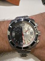 Superbe montre Zodiac Chronographe, boîtier acier.