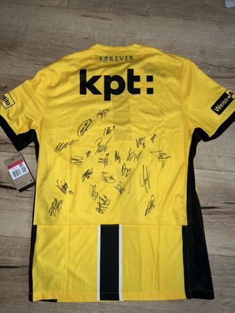 YB-Matchtrikot mit Unterschriften, 2024/2025