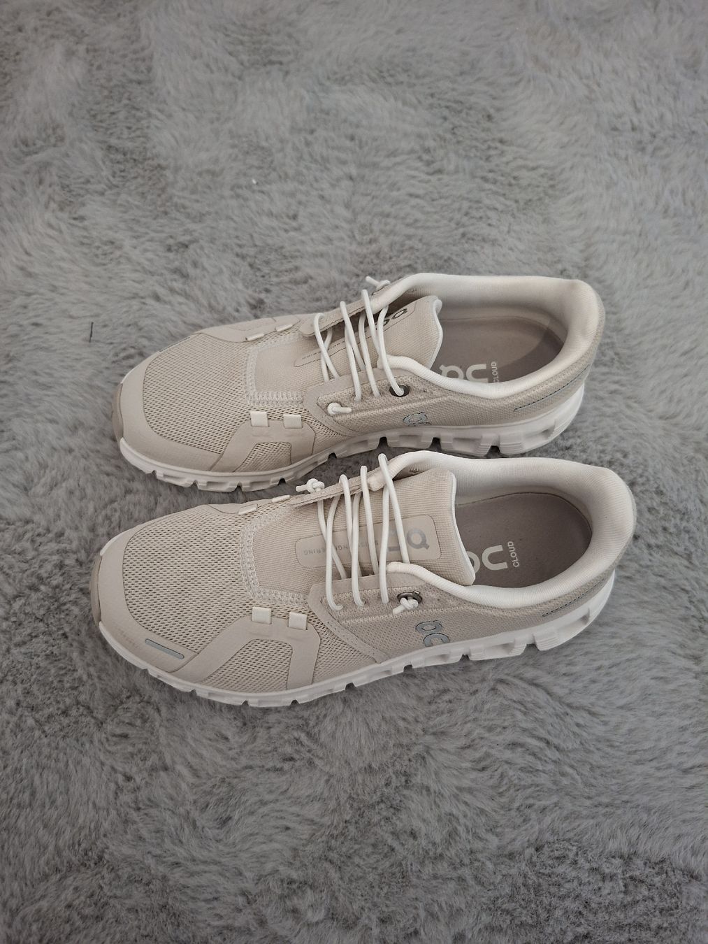 On Damenschuhe: Chaussures de course On Cloud taille 37 couleur beige  – Gebraucht aus Renens VD von ser_j2fn 1