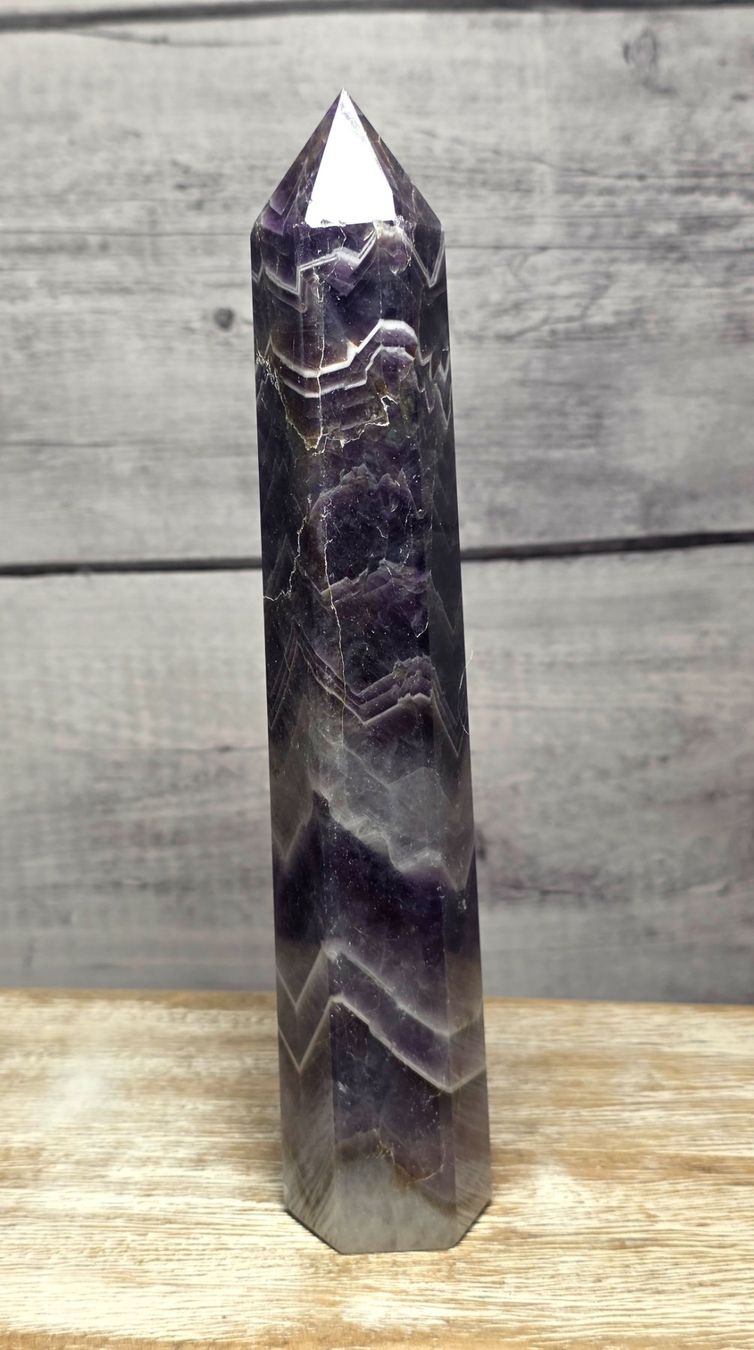 Minerali & Pietre curative: Chevron Amethyst Obelisk C 400g – Nuovo e nell'imballaggio originale da Matzingen venduto da Shay_Crystalz 1