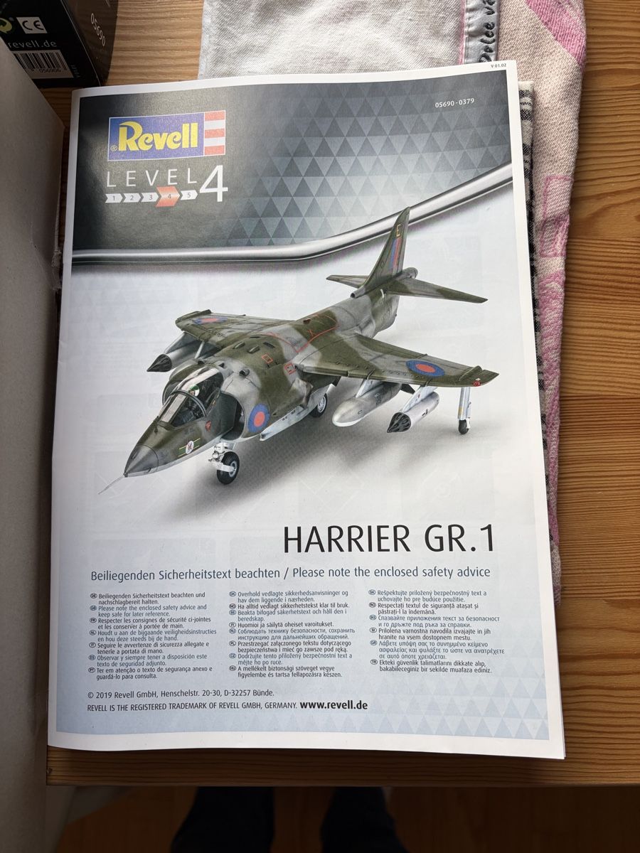 Revell Modellbausätze & Standmodelle: Modellflugzeug Revell Harrier 1:32 – Neu (gemäss Beschreibung) aus Allschwil von xyvgz01 2