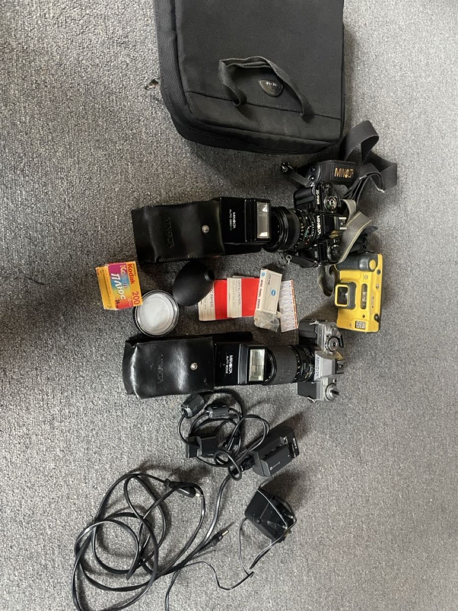 Minolta Fotocamera: Minolta Kamera Set mit Zubehör & Tasche  – Usato da Bäch SZ venduto da inf_jgc8