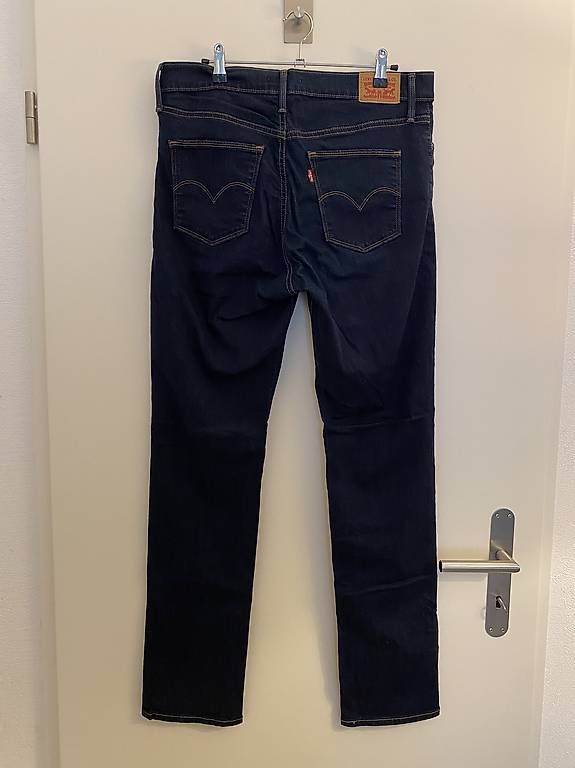 Levi's Jeans: Levi's Slimming Slim Jeans – Nuovo (secondo la descrizione) da Rafz venduto da Schnaeppchen56 2