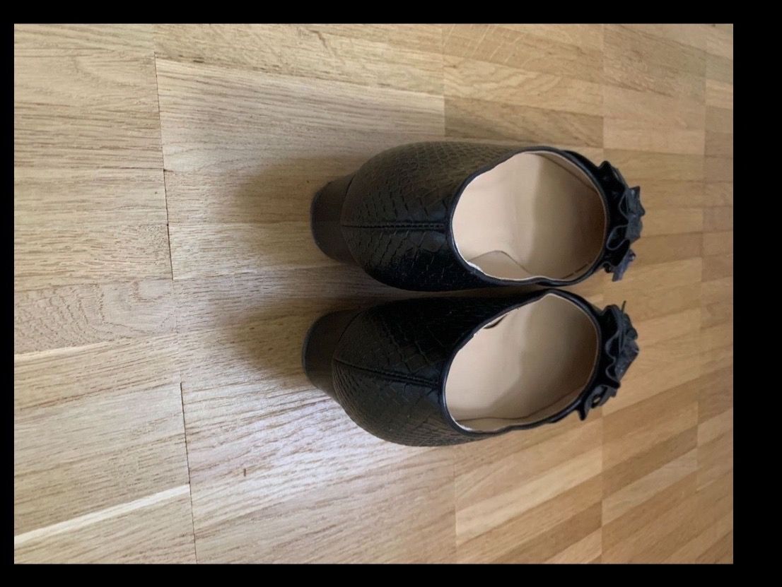 Scarpe da donna: LLOYD BALLERINAS MOKASSIN SCHWARZ – Usato da Luzern venduto da Suneha 3