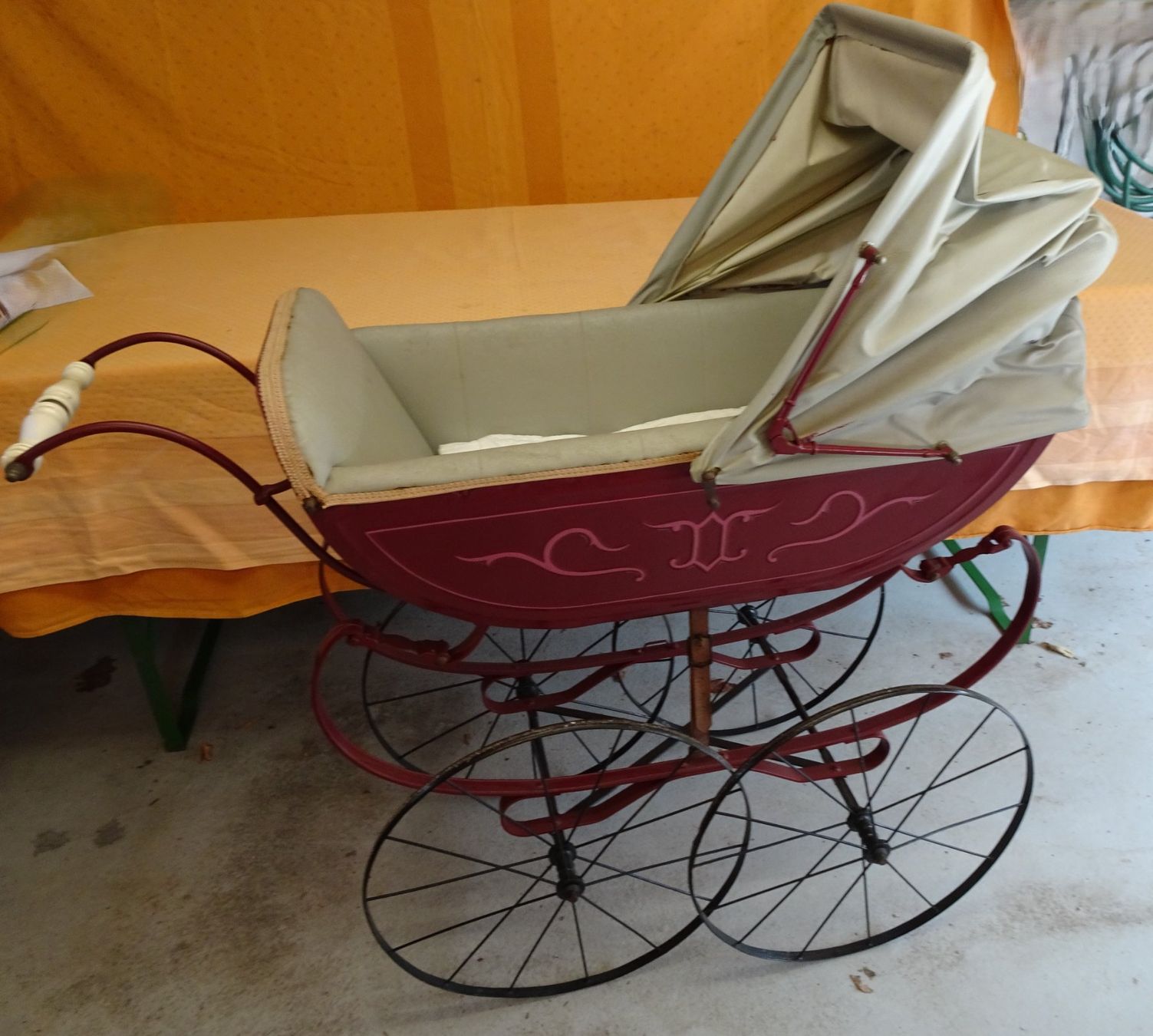 Puppenwagen: Puppenwagen antik – Gebraucht aus Oberwangen b. Bern von est_d8gf 1