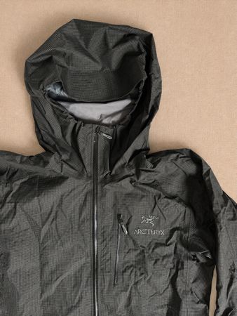 Arc’teryx Alpha Pullover Hadron – Black – Men’s Small