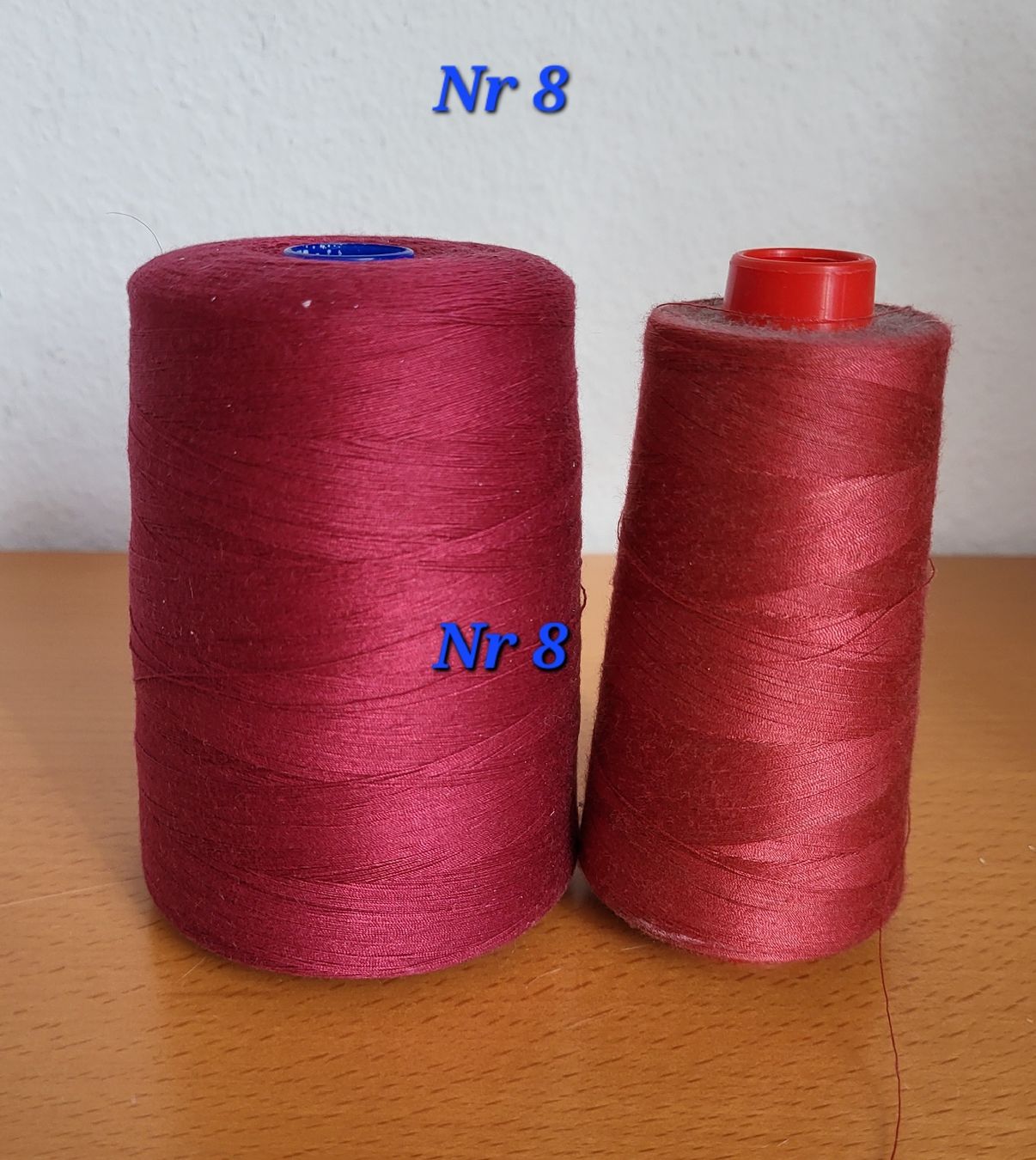 Cordicelle & Fili: Overlockfaden-Spulen, Nr. 8 – Usato da Winterthur venduto da Baer49