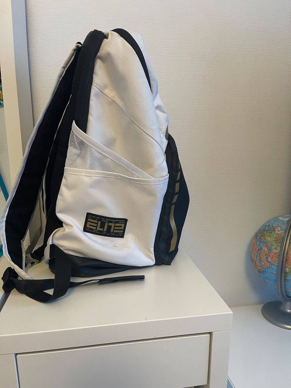 Nike Zaini: Original Nike Performance Rucksack, weiss, gold, schwarz – Usato da Rüti ZH venduto da MAMILU 5