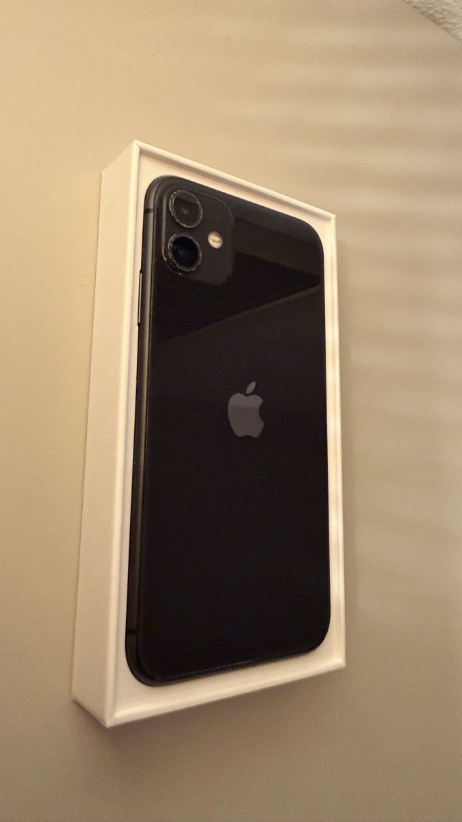 Apple Telefoni cellulari / Smartphones: iPhone 11 – Usato da Riehen venduto da kuz_v9jp 4