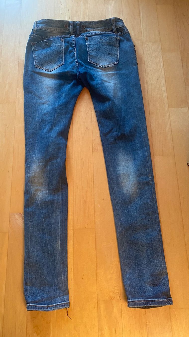 Jeans: Jeans mit Strasssteinen – Gebraucht aus luzern von bar_5gtr 1