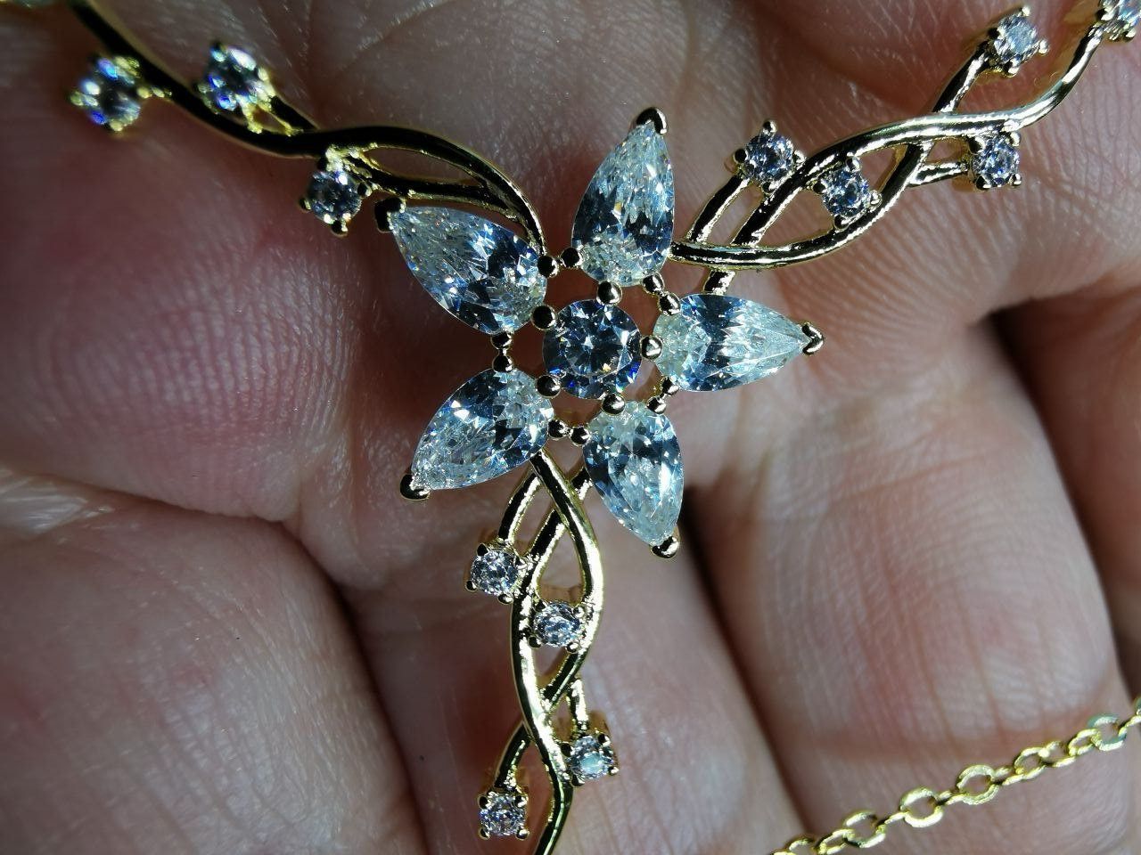 Catenine: Collier avec zircons – Nuovo e nell'imballaggio originale da Reconvilier venduto da MARCLAT