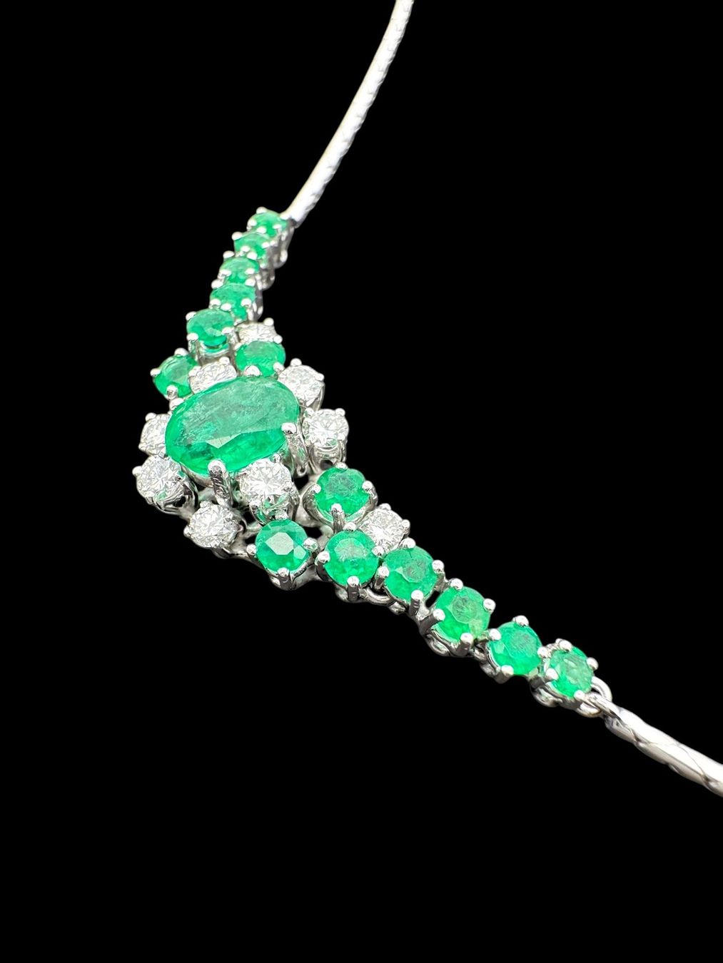 Smaragde 1.85c Diamanten 0.6c Halskette 18k WG 40.5cm *S1959 (Gebraucht ...