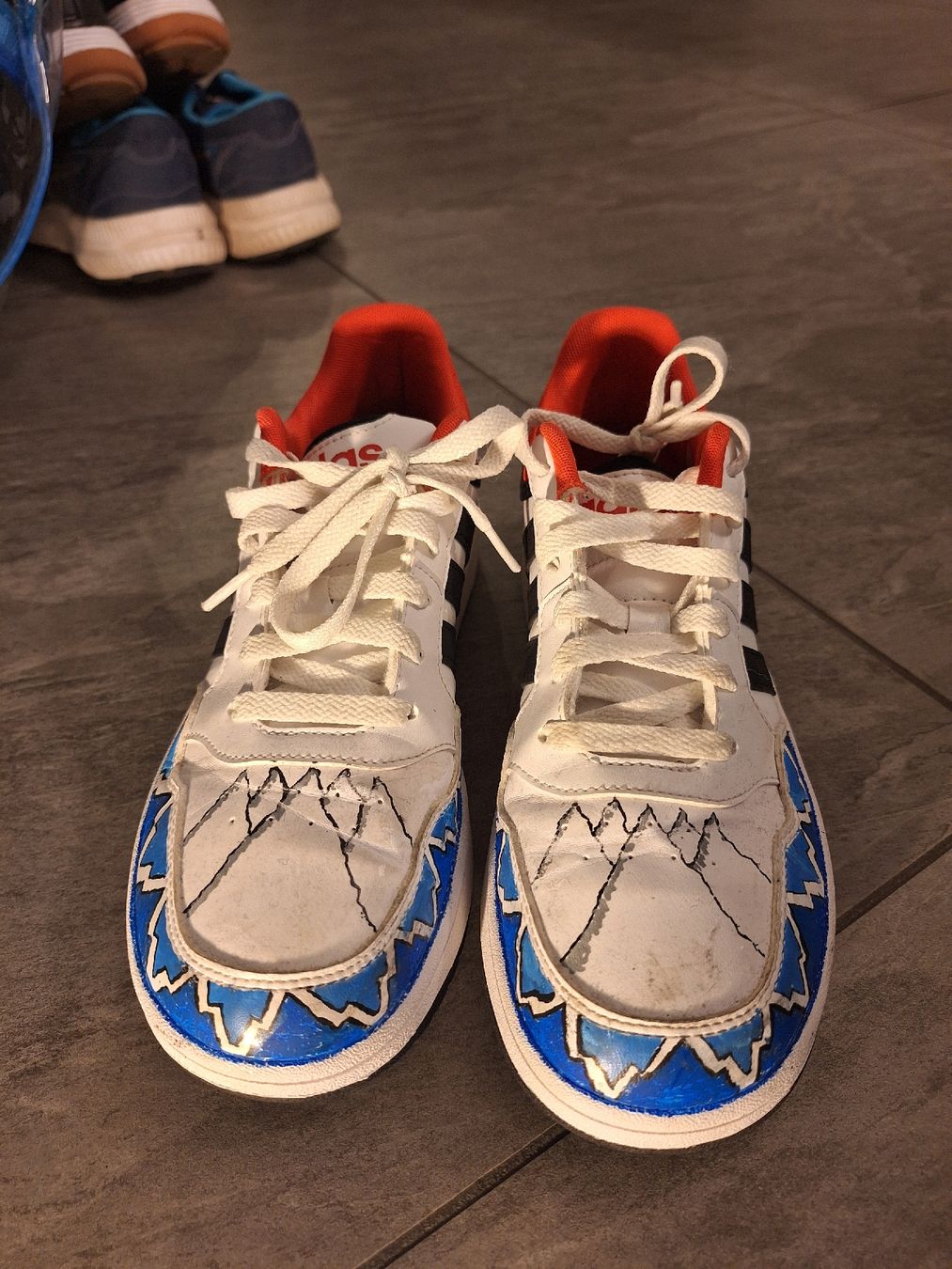 Adidas Scarpe per ragazzi: basket Adidas customisé garçon, taille 38 – Usato da Bursins venduto da Cdje