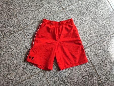 Rote Under Armour Sport Shorts Grösse 140